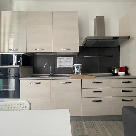 Gardone Apartment - Ampio Appartamento Con 2 Camere Da Letto - Comodo Per Duomo! Milan Luaran gambar