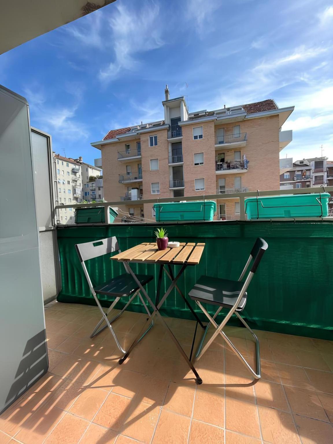 Gardone Apartment - Ampio Appartamento Con 2 Camere Da Letto - Comodo Per Duomo! Milan Luaran gambar