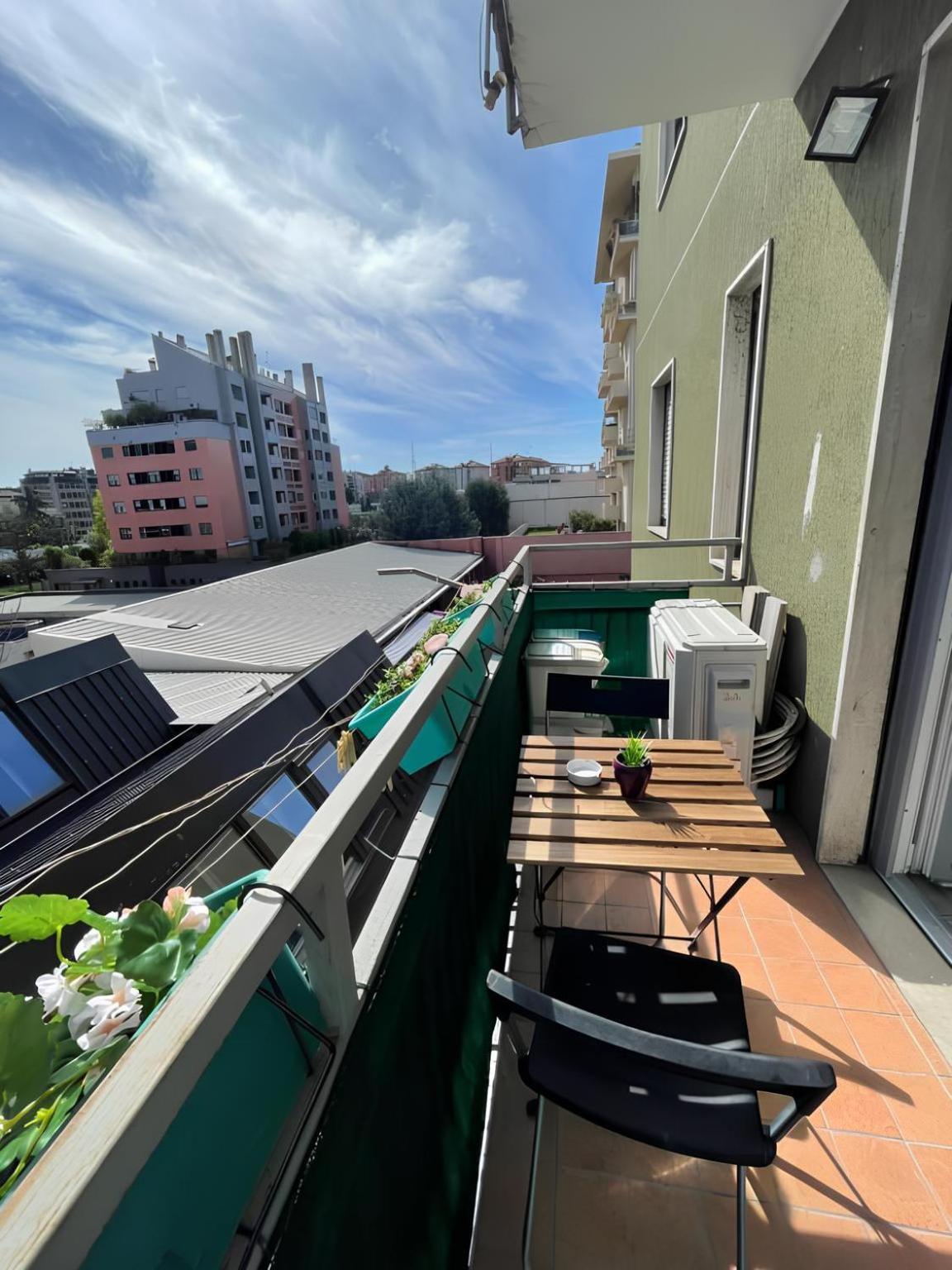 Gardone Apartment - Ampio Appartamento Con 2 Camere Da Letto - Comodo Per Duomo! Milan Luaran gambar