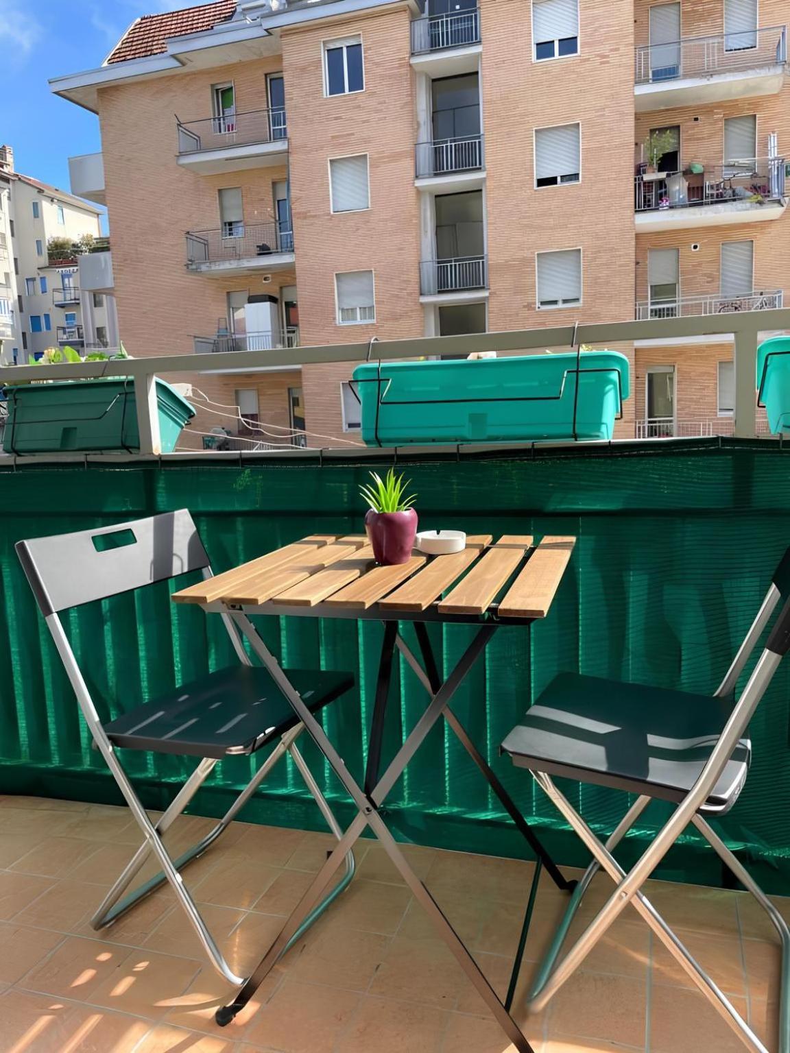 Gardone Apartment - Ampio Appartamento Con 2 Camere Da Letto - Comodo Per Duomo! Milan Luaran gambar