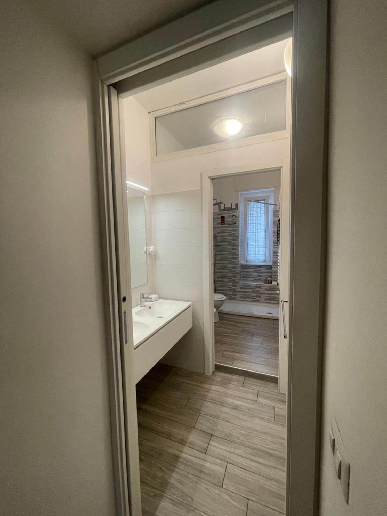 Gardone Apartment - Ampio Appartamento Con 2 Camere Da Letto - Comodo Per Duomo! Milan Luaran gambar