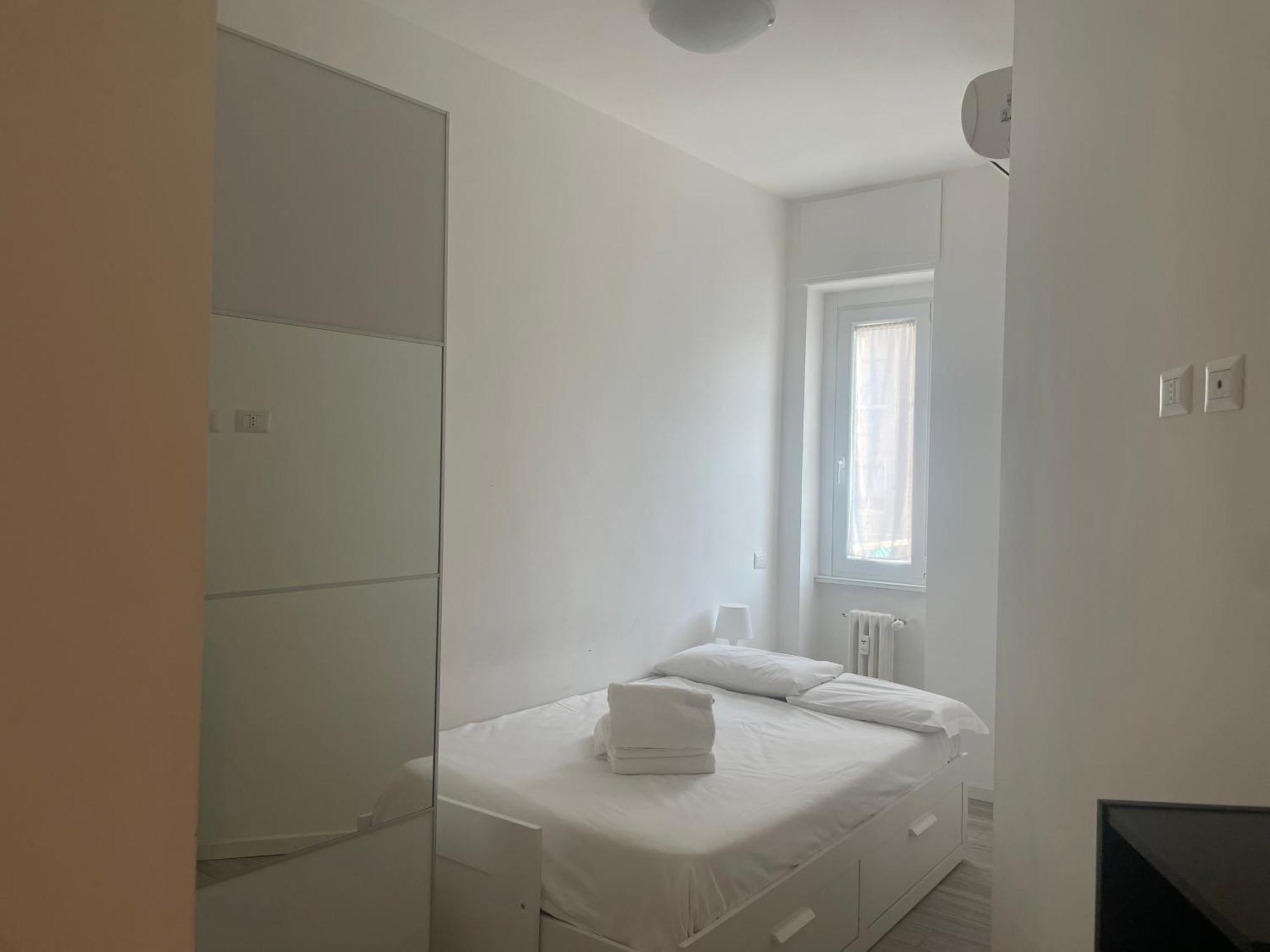 Gardone Apartment - Ampio Appartamento Con 2 Camere Da Letto - Comodo Per Duomo! Milan Luaran gambar