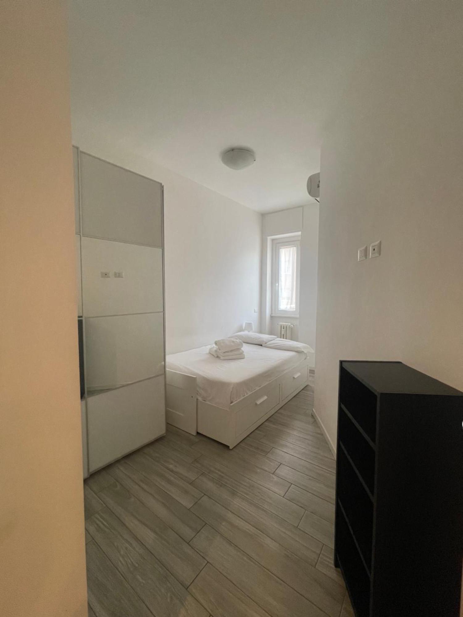 Gardone Apartment - Ampio Appartamento Con 2 Camere Da Letto - Comodo Per Duomo! Milan Luaran gambar