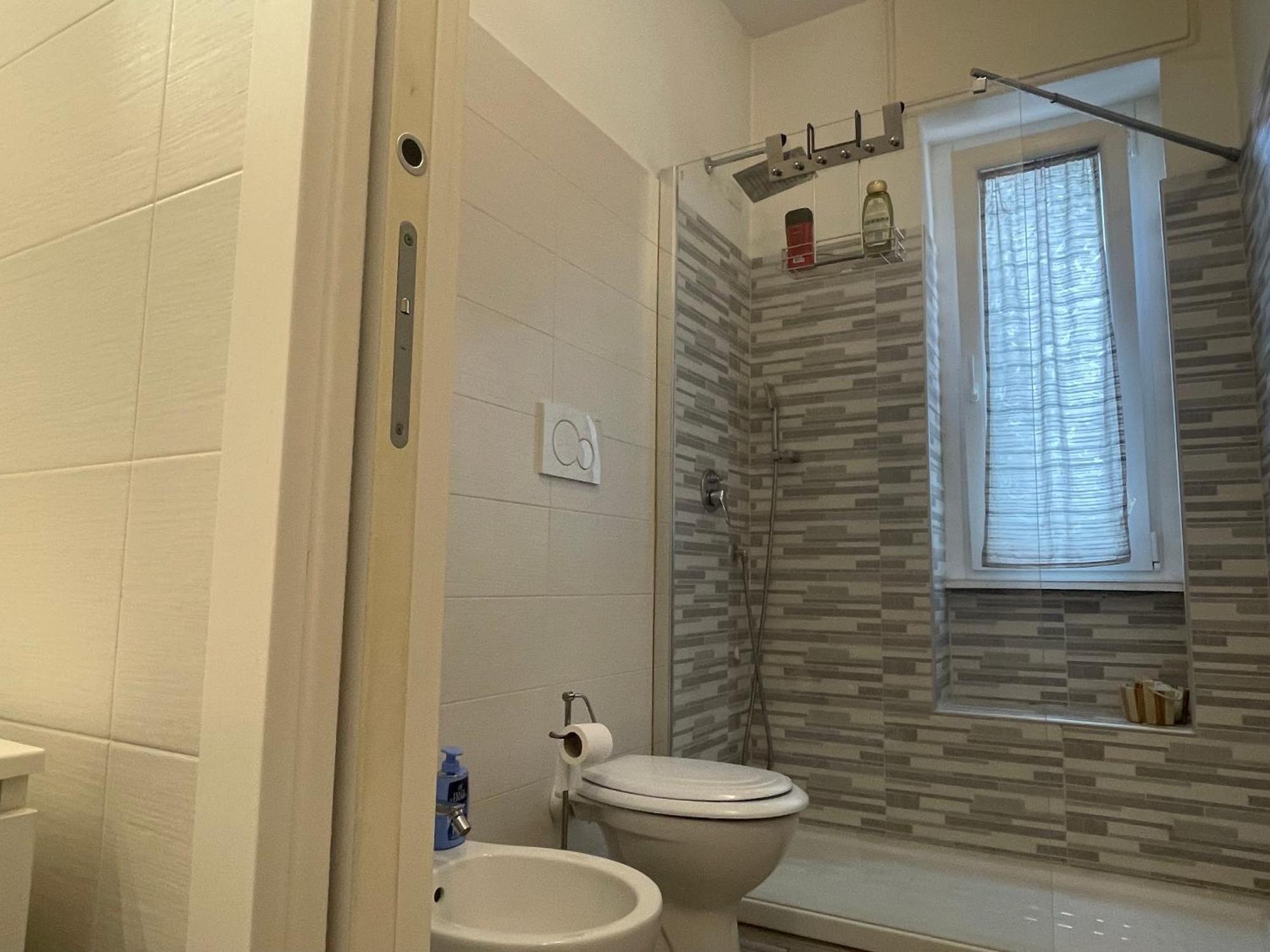 Gardone Apartment - Ampio Appartamento Con 2 Camere Da Letto - Comodo Per Duomo! Milan Luaran gambar